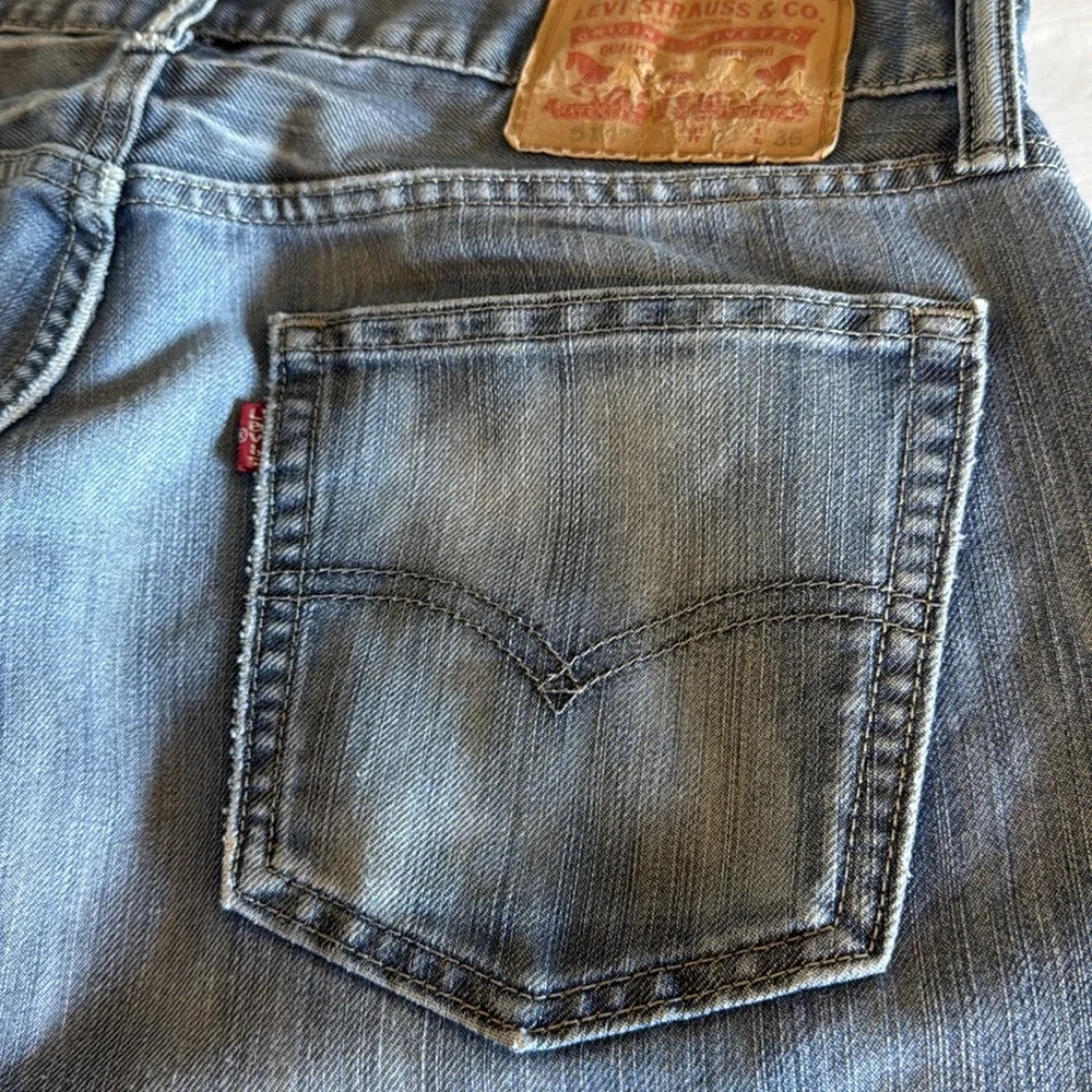 Levi’s Men’s 514 Denim blue Jeans straight leg distressed Size 33x36